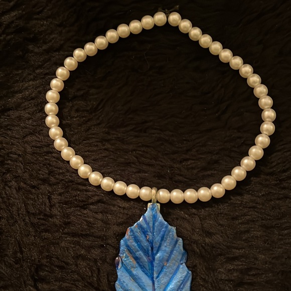 Faux Pearls & One if Kind Rare Unique Leaf Handmade Necklace - Picture 4 of 17